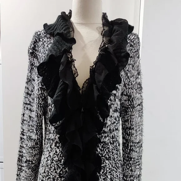 Long sweater with ruffled neck - Picture 2 of 3